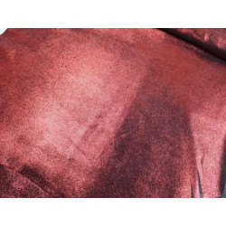 Galanterní  červená profilm výrobky z jehnětiny